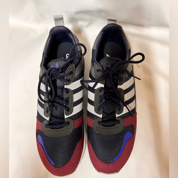 Men’s Adidas Sneaker, size 11. - Picture 3 of 14